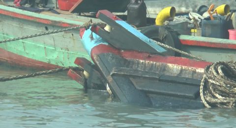 ভোলার মেঘনায় ৩শ মণ লবণসহ ট্রলার ডুবি